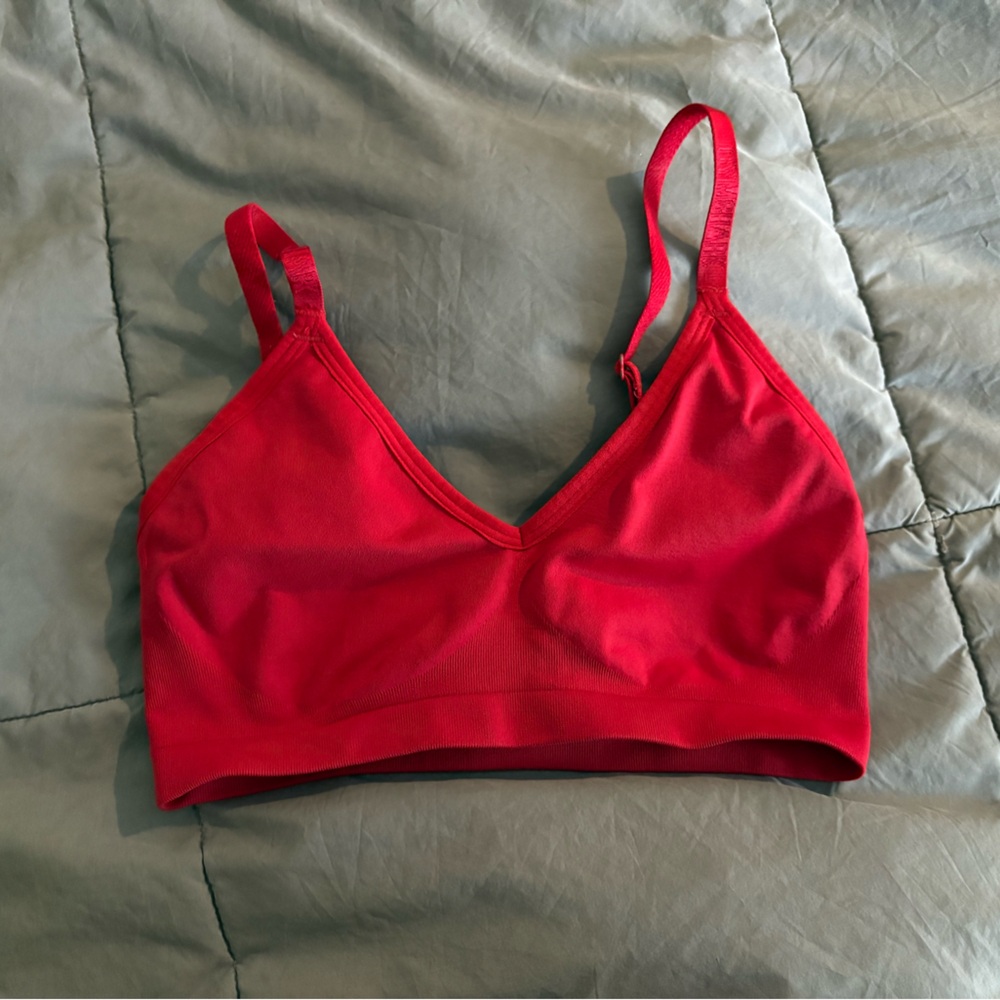 Gymshark women’s Sports bra Red. Size Small. Only wore once great condition.